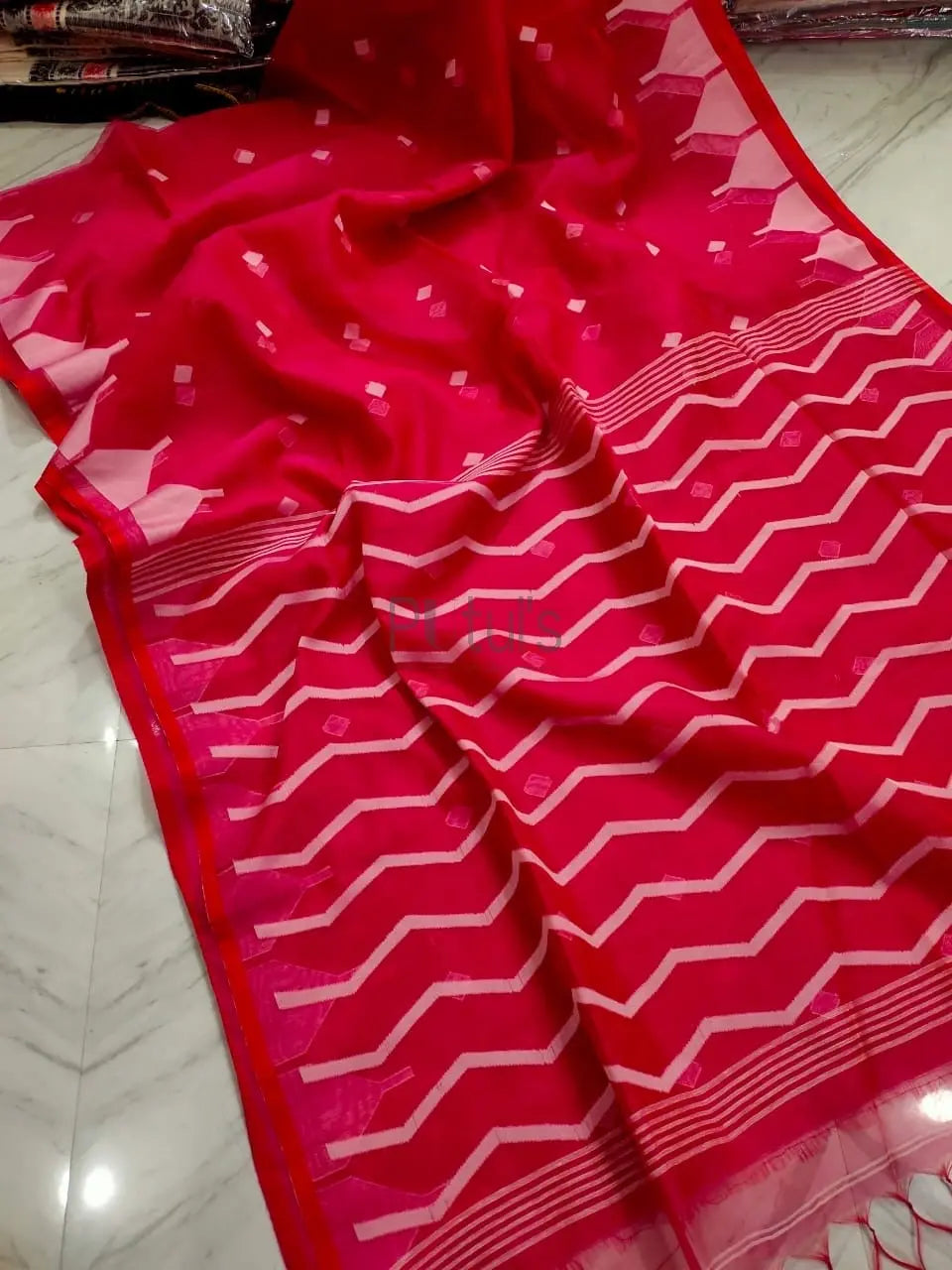 Handwoven temple border Muslin saree Putul's Fashion