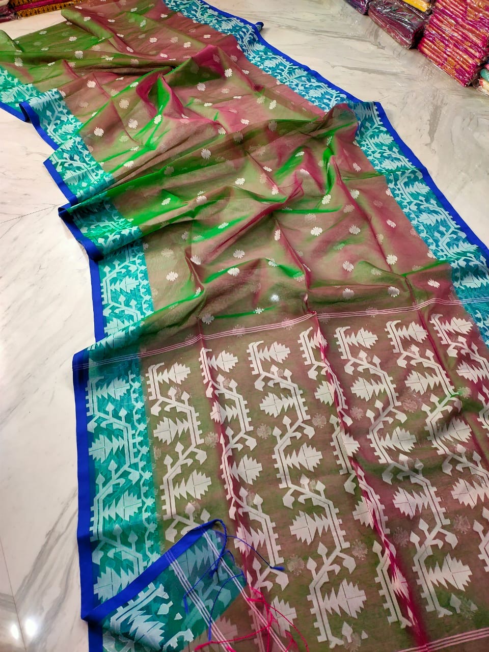 Muslin Jamdani saree from the weavers of Bengal - Dual shade